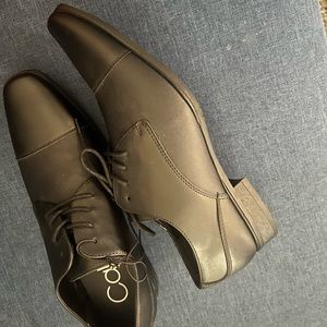 Men’s shoes, size 10